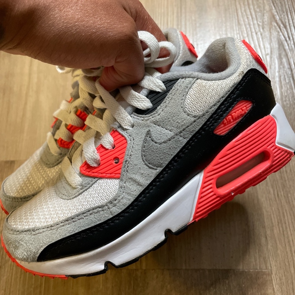 Nike Air Max 90 Infrared 
Kids Preschool 13C
Minor flaws/ stains pictured